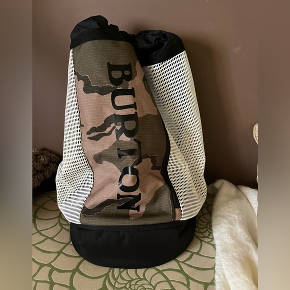 Burton Other - Camo Burton Beeracuda Gearhaus 42L Cooler Bag Mesh Backpack
